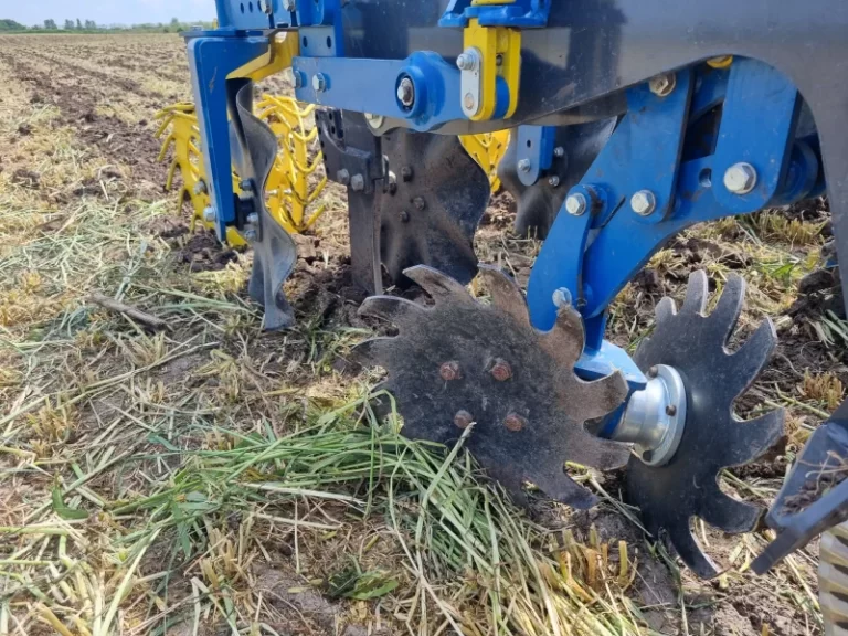STRIPTILL Sávművelő talajmunkagépek